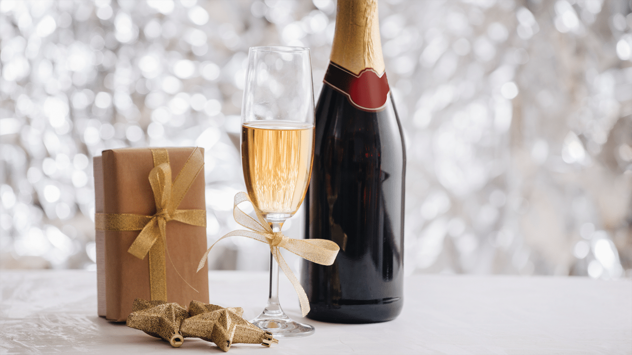 wine club gift box with tissue, wine bottles